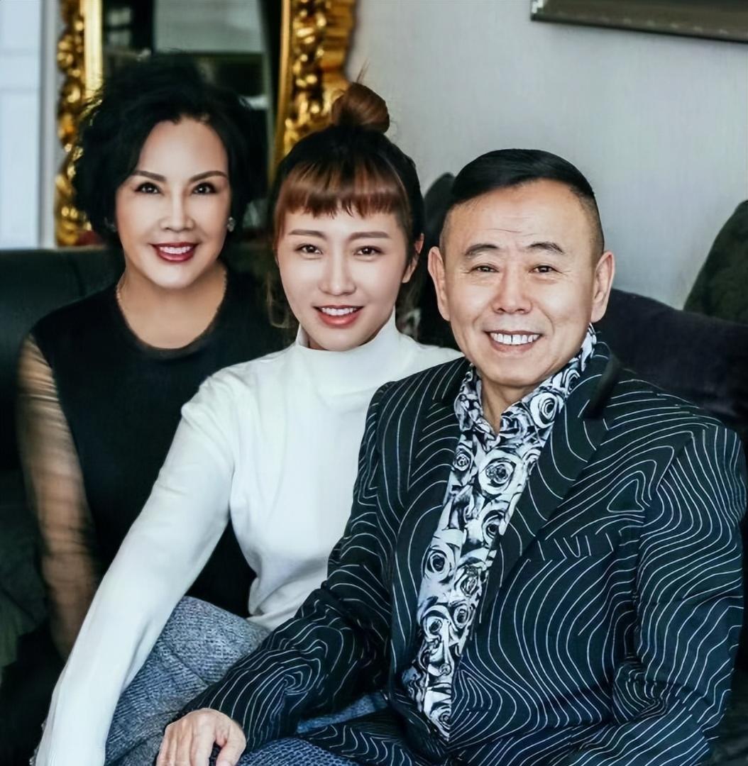 富豪石磊:潘长江是我岳父,无论潘阳红不红,她都是我的财政管家_女儿