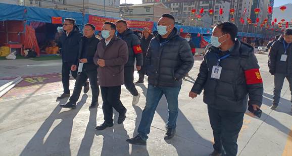 当雄县委书记图登佩杰检查指导纳金综合批发商贸城冬季牛羊肉销售工作