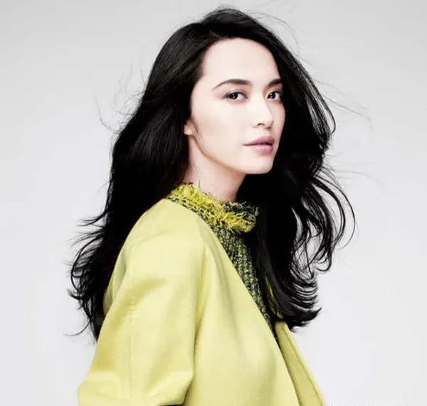 大嘴美女姚晨,笑得激情,张扬而又无所顾忌,简直是肆无忌惮