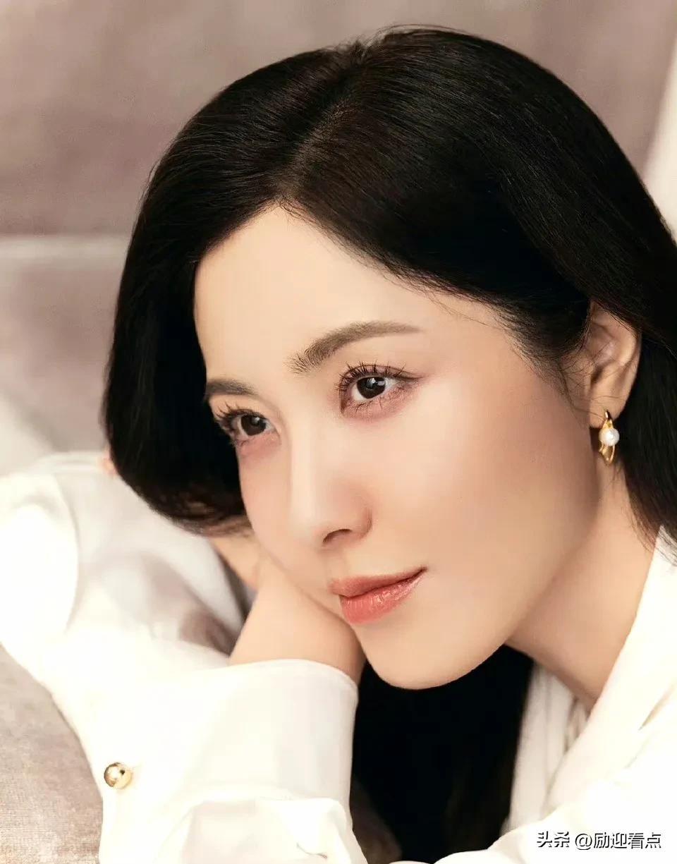 曾黎荣获楚文化推广大使,采访回应被称姨圈顶流_美女_称呼_魅力