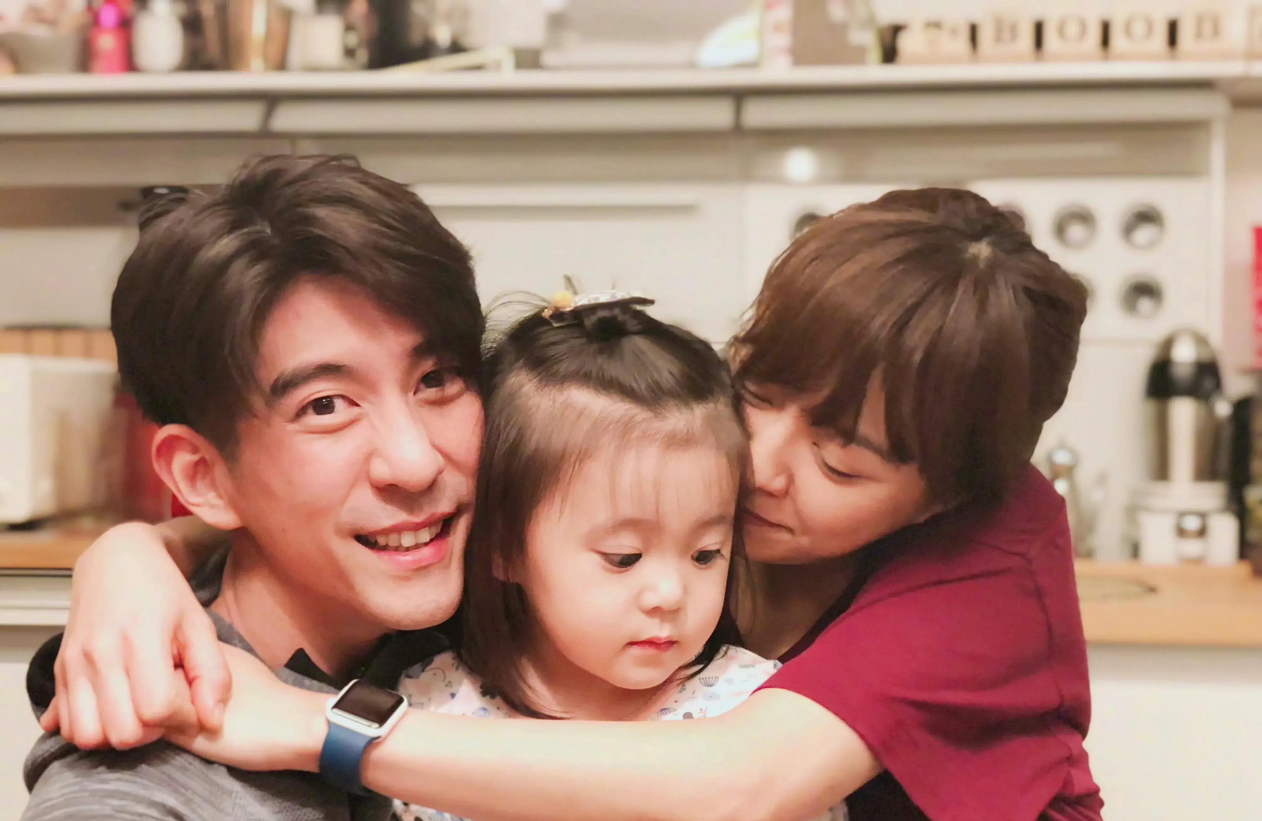 贾静雯忍耐,依赖这种特殊关系?两人婚姻很自由…_陈意涵_黄磊发_老公