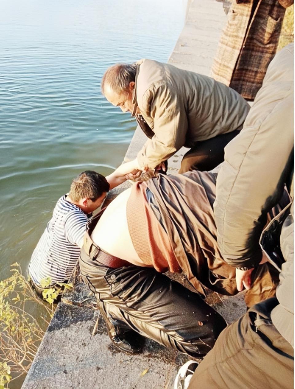 路遇落水者,济南章丘籍战士跳河救人,事后悄然离开……_程龙_杜元涛