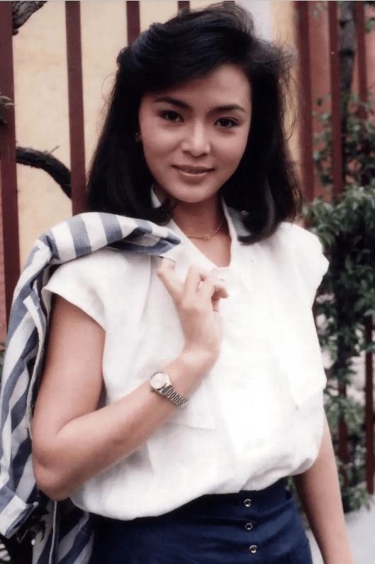 陈玉莲,曾是最美小龙女,与周润发恋爱5年后分手,最后遁入佛门