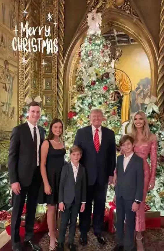 伊万卡一家去海湖庄园过节,久违与父亲同框,17岁巴伦成全家最高