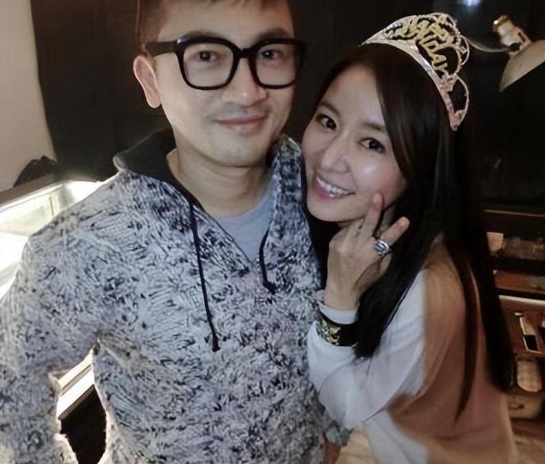 尽管大小乔的角色不适合,高希希却看中了让林心如饰演略带男孩气的"