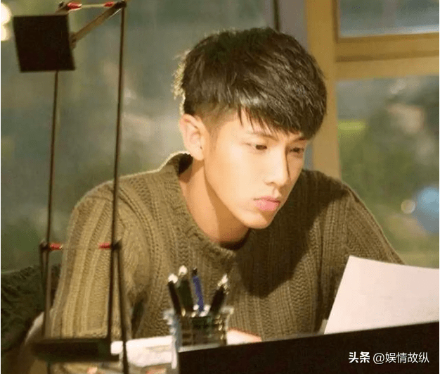 但是不死心的柯震东那些年却是没有放弃,依旧是又道歉又做各种事情