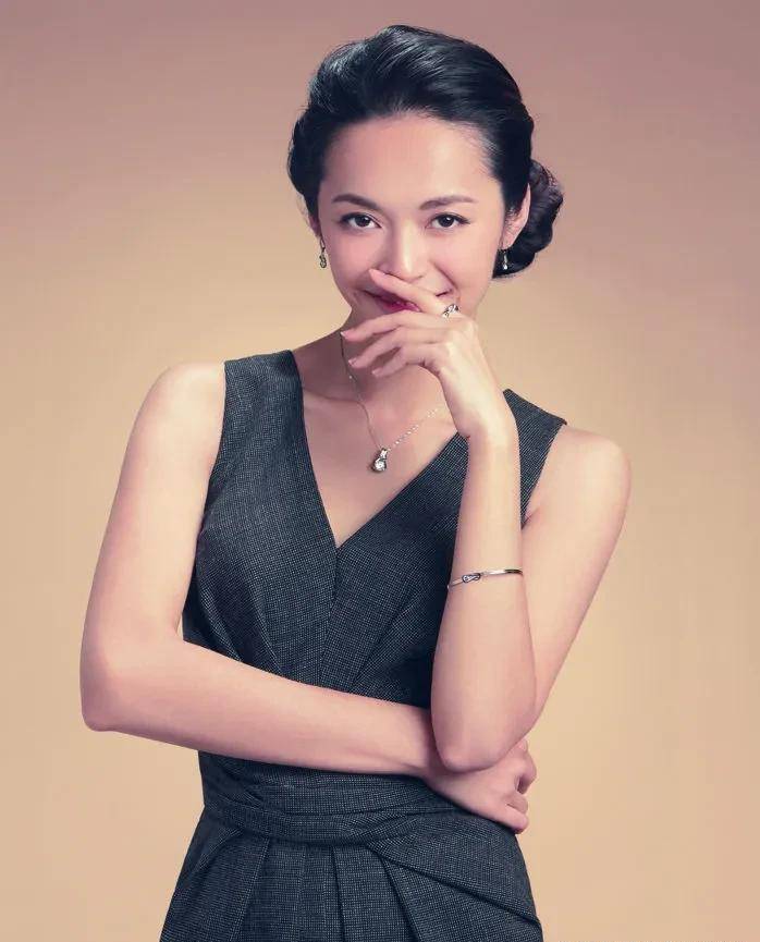 大嘴美女姚晨,笑得激情,张扬而又无所顾忌,简直是肆无忌惮_笑容_气质