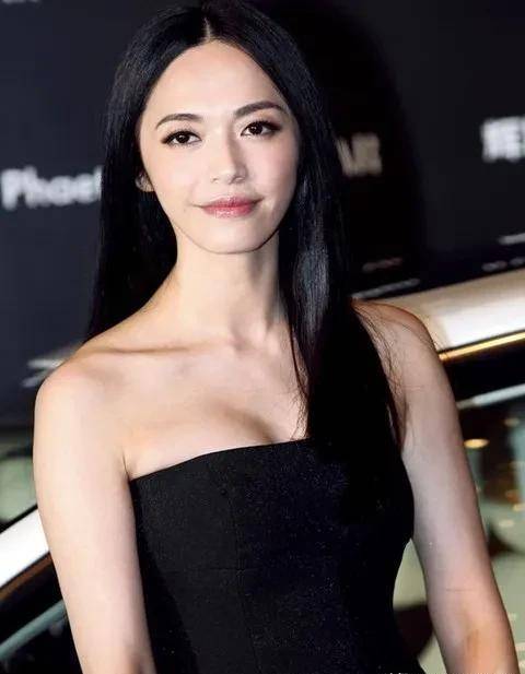 大嘴美女姚晨,笑得激情,张扬而又无所顾忌,简直是肆无忌惮_笑容_气质