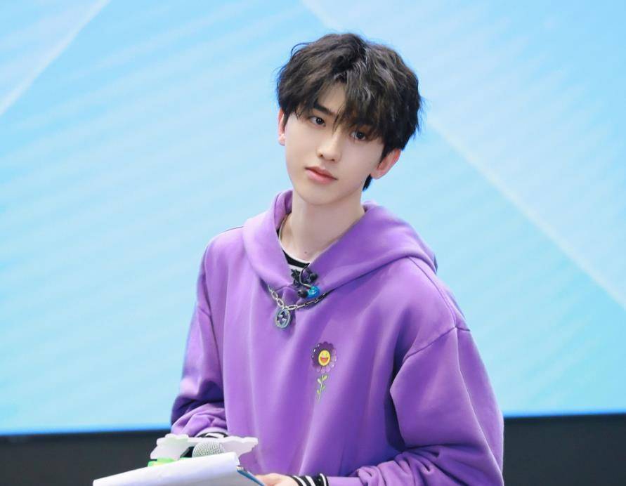 《跑男》蔡徐坤自锤私生爆料,吃三份牛排被目睹,最后导致脱粉_餐厅