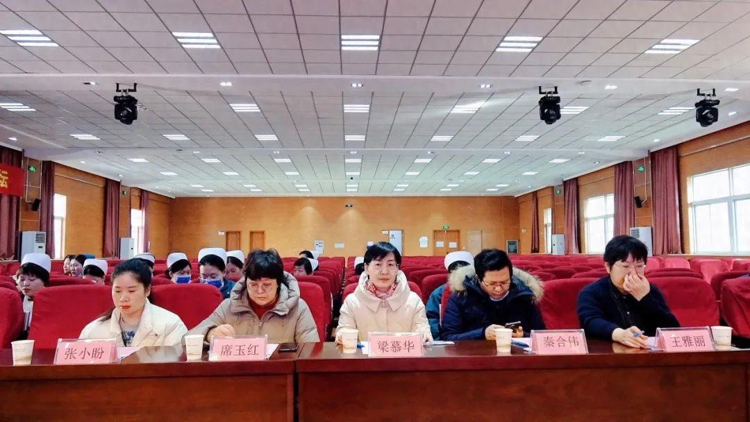 秦合伟,护士长席玉红,王雅丽,张小盼担任评委,学组组长李彩霞担任主持