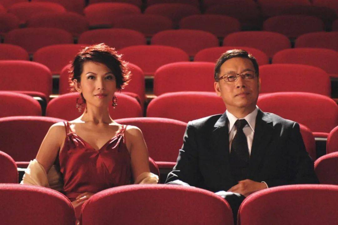 与他共同出演过《珠光宝气》的女艺人蔡少芬曾评价他说:"他真的很有