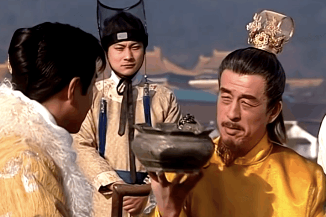 "马皇后在一旁看见,急忙上前劝阻道:"陛下息怒,饶他不死,以德报怨才是