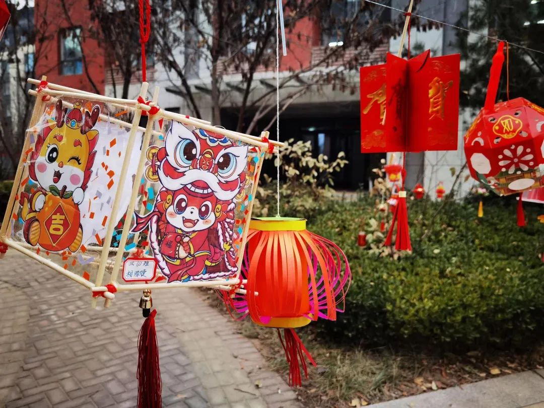 创意花灯迎春到 张灯结彩送福来——沣东第五小学顺利举办迎元旦创意