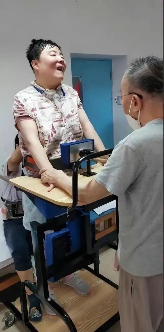 此前, 孙维在社交平台账号上称"这件事不是她一个人干的",那么同宿舍