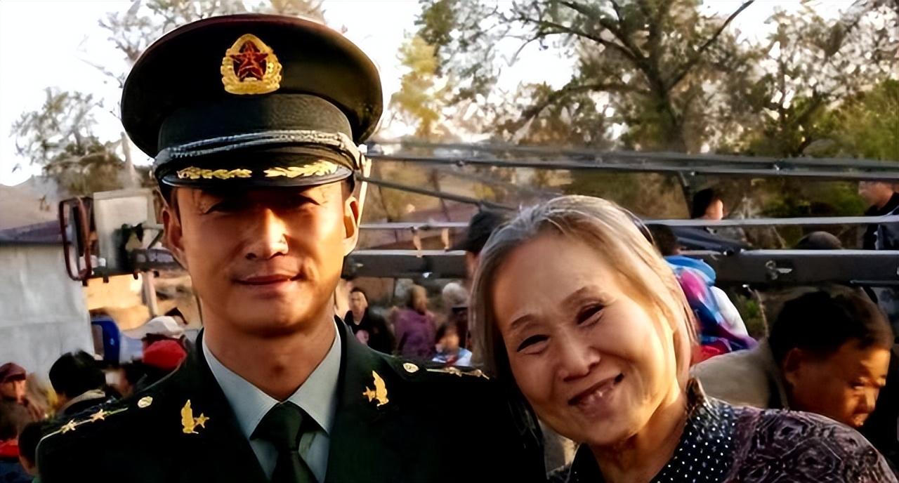 60岁被亲儿子带进演艺圈,73岁成"百亿老太",如今比儿子还要红_苇青