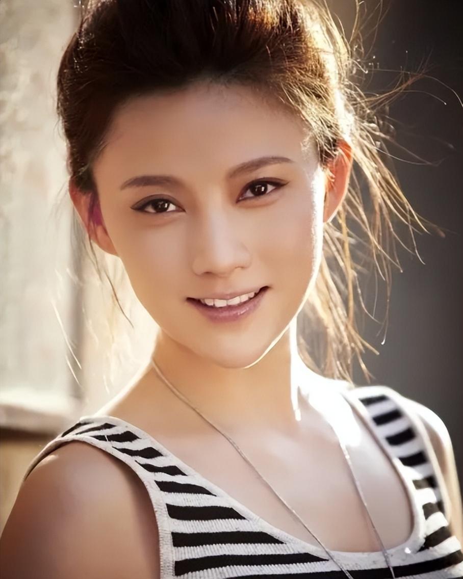 她从车祸到去世强挺18个月,连做梦都在拍戏,后抢救无效34岁离世_聂鑫