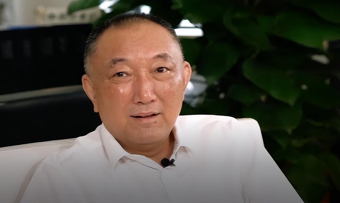 韩三平结交于是整个香港投资方没人敢当出头鸟就是和向家作对向华强放