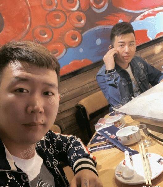 重回舞帝后,小白龙率先签下线下合约,拿下获3位联营公会频道号_于利