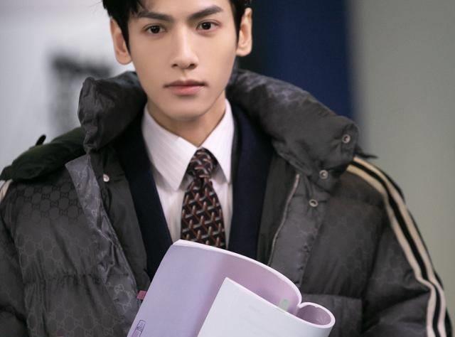 原创《蜜糖》热度上升,导演问罗云熙片酬翻了多少,罗云熙高情商回答