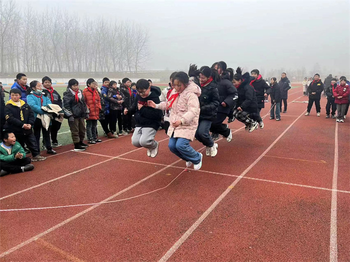 今後,學校將堅持開展體育運動,豐富體育活動項目,讓孩子們健健康康