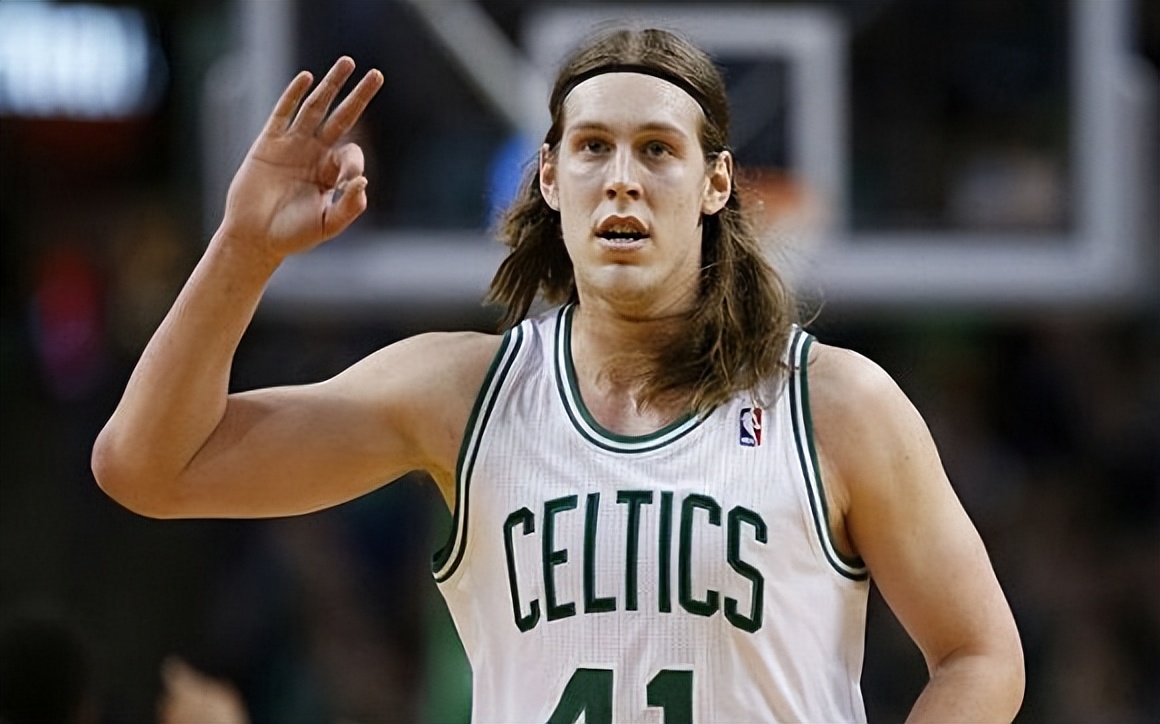 犹他爵士的内线大将凯利-奥利尼克可能是球队最有可能被交易的球员.