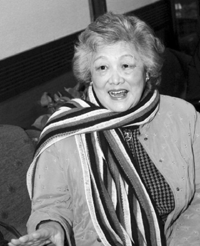 4本书背后的怀念:为乔冠华守寡25年的章含之,却不愿与其合葬_生活