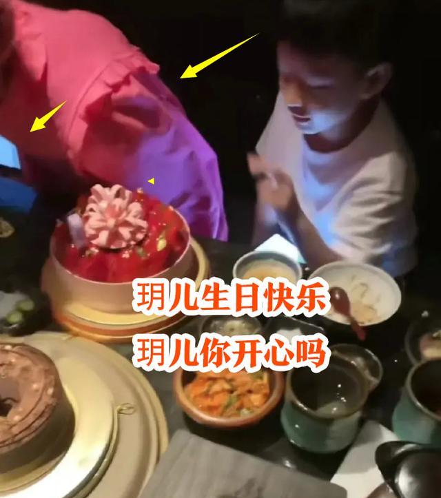 当然当天的焦点人物显然是小玥儿,汪小菲一边拍摄一边说:玥儿生日快乐