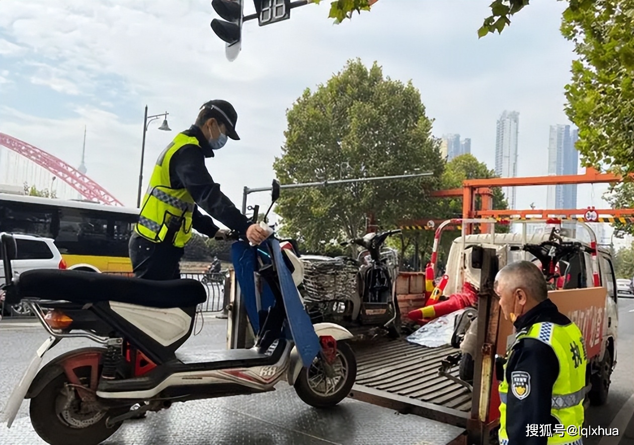 還剩3天,上百萬電動車面臨淘汰,能否換牌不換車?交警