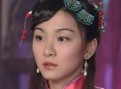 饰演赵梁吟8,2002年《风云雄霸天下,饰演幽若7,2001年《烟雨江南》