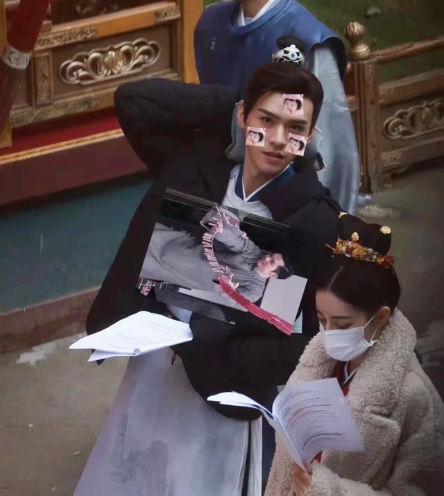 之后,"战神"女主越来越多,也包括袁冰妍自己_赵露思_天下_迪丽热巴