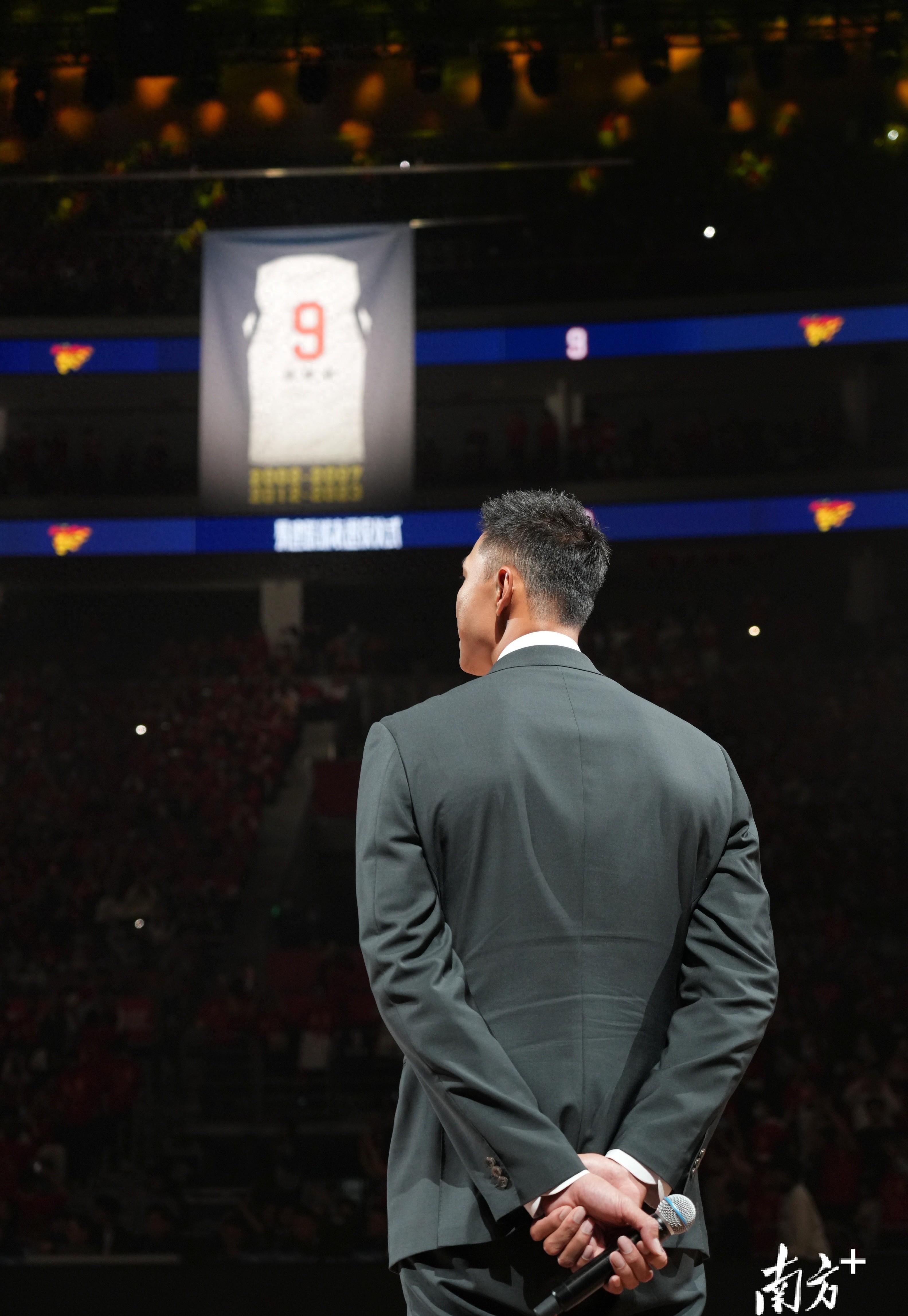 高分辨率大图像 | "一""9"爱你,易建联球衣退役仪式在东莞举行_比赛