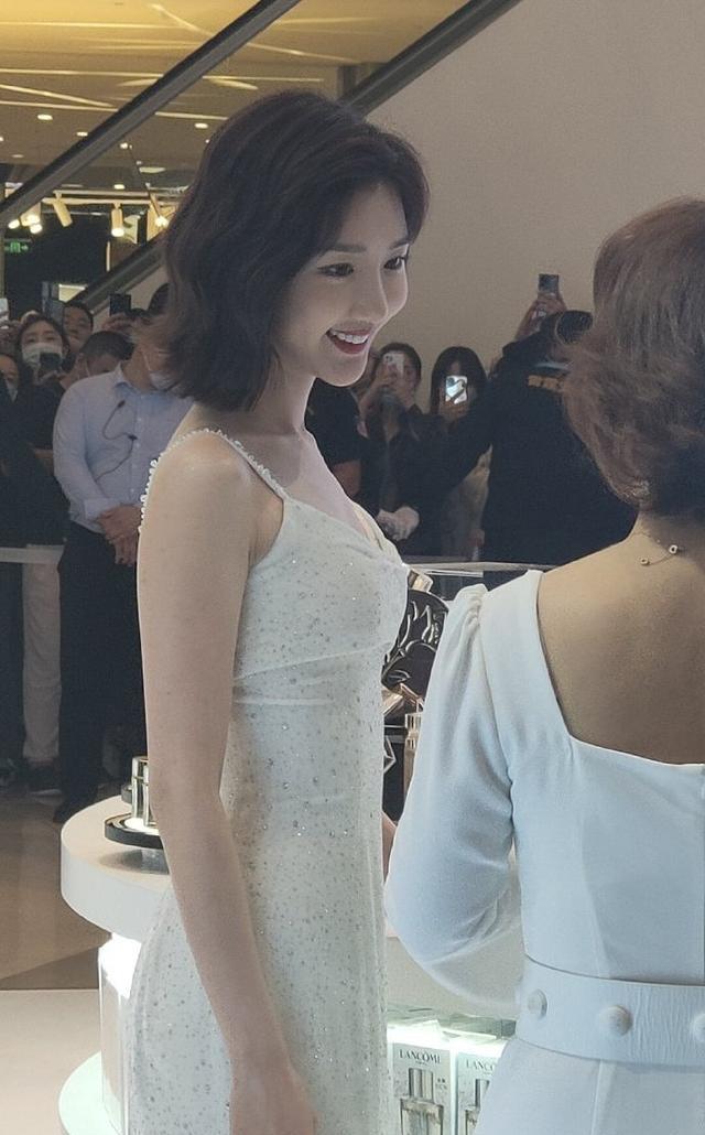 毛晓彤出席活动惹围观,围观粉丝的表情亮了!_网友_气质_风格
