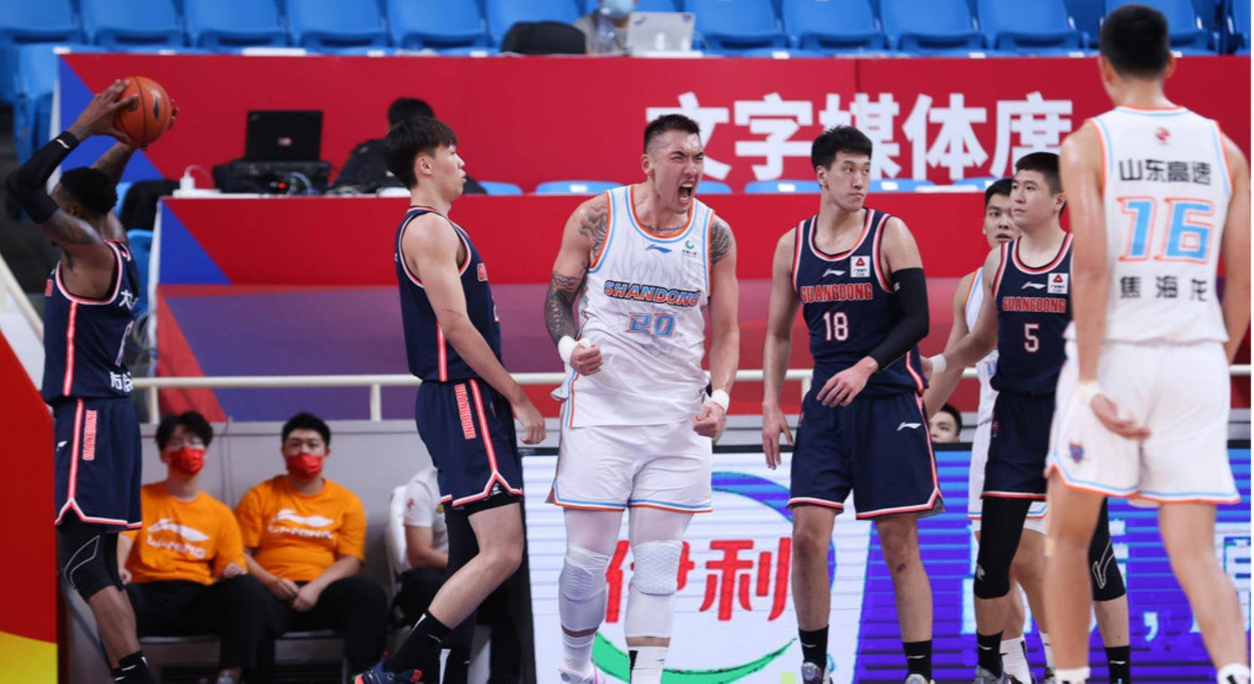 但因为纹身而拒绝我就笑了,国家队球员纹身的多了去了,首先赵睿就是