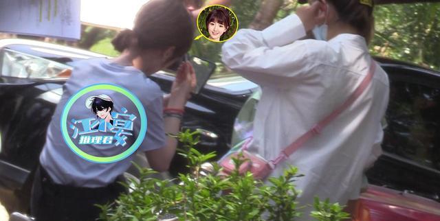 毛晓彤片场开心热聊不惧素颜走路超自信_杨玏_小宴_网友