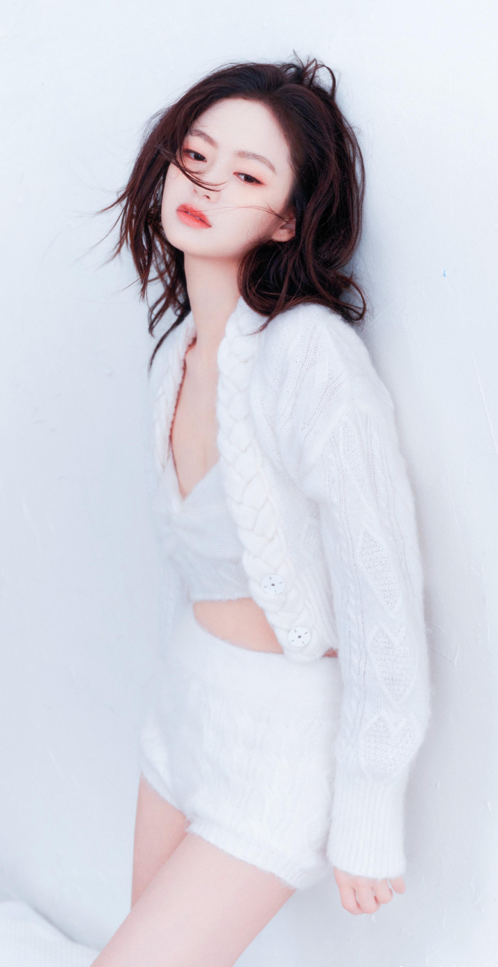 陈雨锶轻熟空气感大片,奶色长裙包裹曼妙曲线,慵懒恬淡柔美自然_时尚