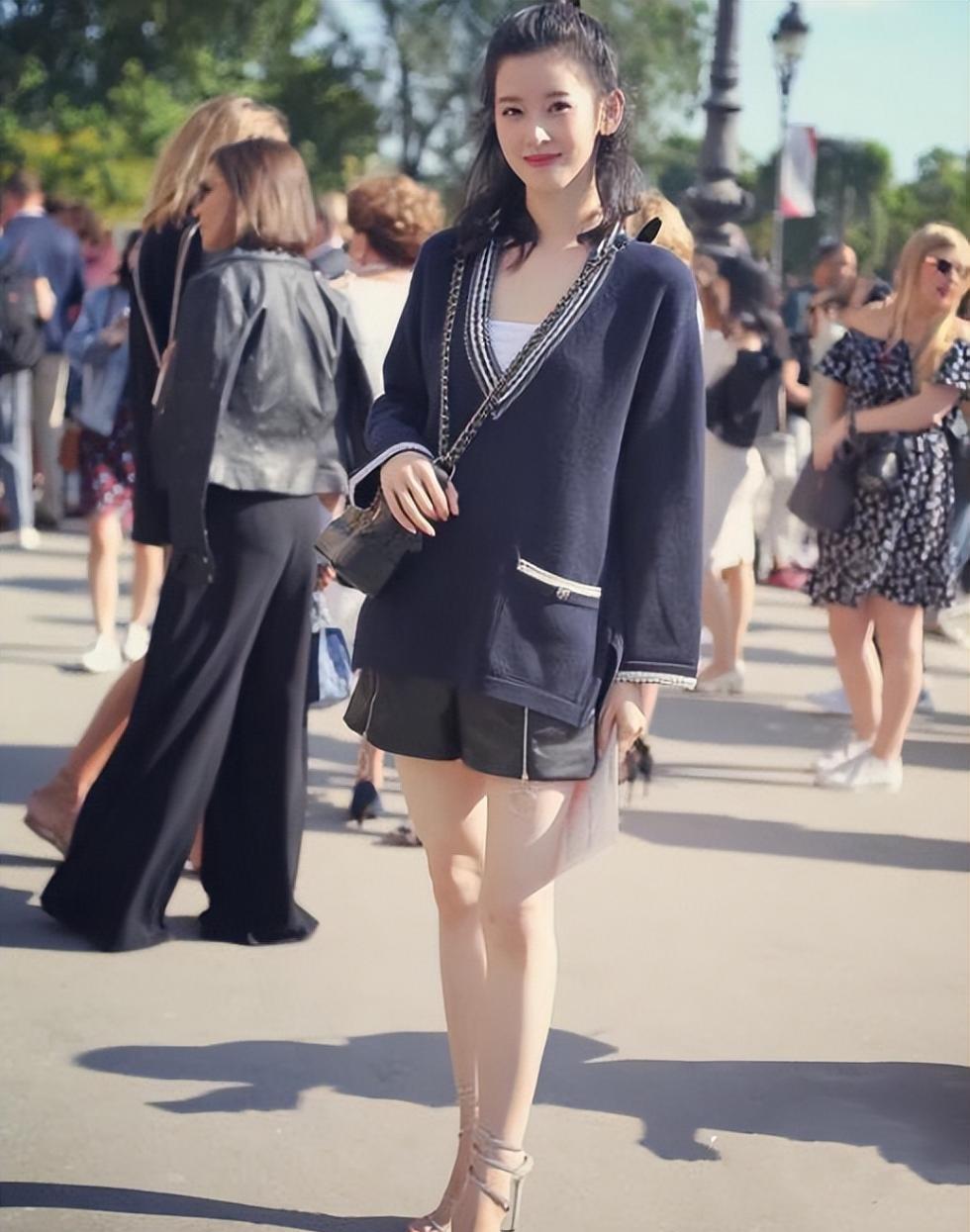 章泽天现身巴黎看秀!