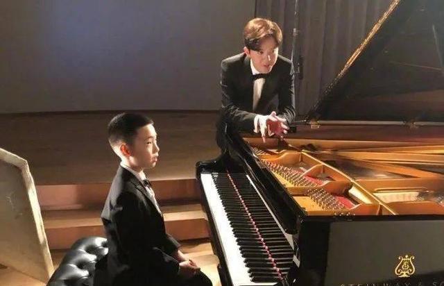 李云迪是这几位星二代的钢琴老师,这几张合影如今让人唏嘘_艺术_邓超