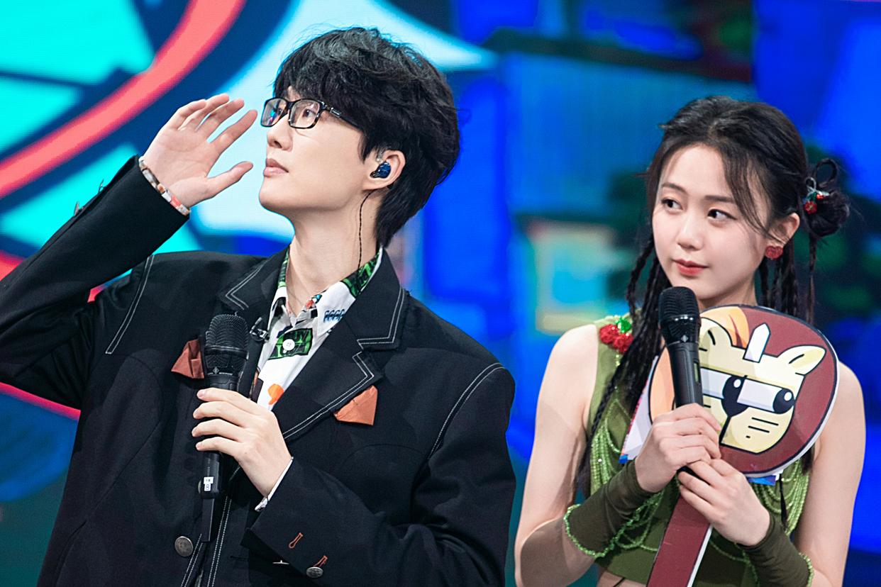 跨年晚会名场面:许嵩考虑结婚,宋茜王鹤棣借位吻,11个王俊凯_卫视