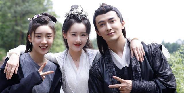 她和袁冰妍,李易峰都合作过,14岁曾和某女星签约,如今22岁了_王莎莎