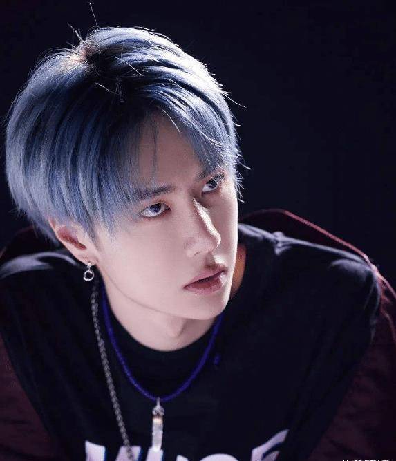 肖战粉丝"私信"王一博,本来不期待被回复,一个动态引起网友注意_因为