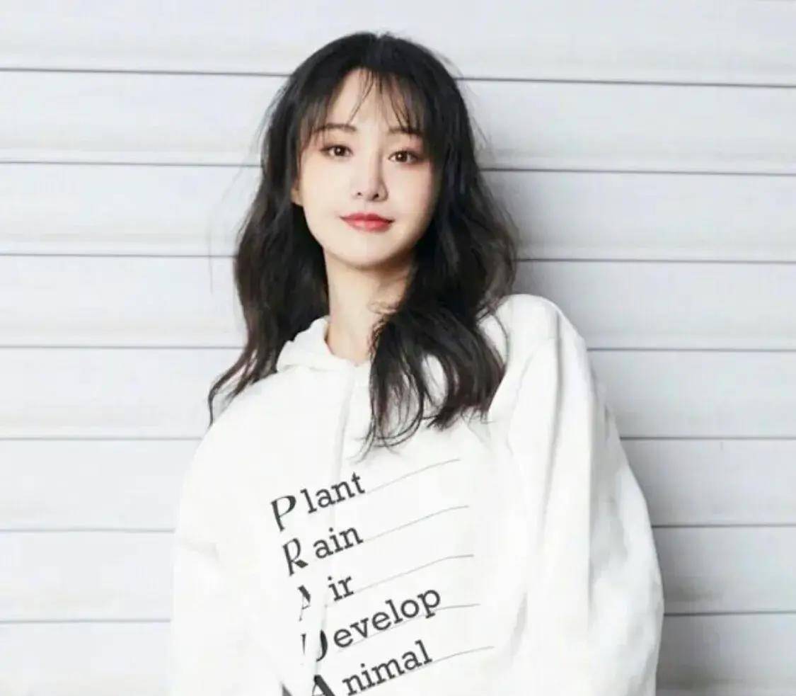 姐姐自侃当花瓶很荣幸,然网友们的评论却一边倒,着实让人寒心_郑爽_楚