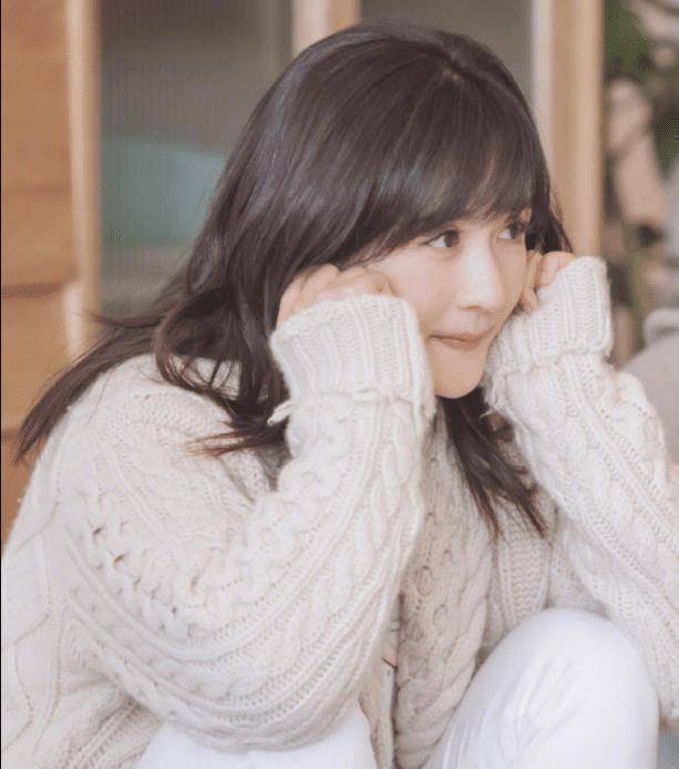 太阳女神谢娜"素颜照"曝光,离开10级美颜后,这才是39岁的模样_网友