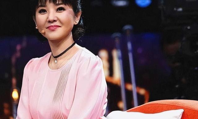 低"的央视主持,嫁给电台领导,结婚20年只生孩子不做_明星_刘诗诗_舞台