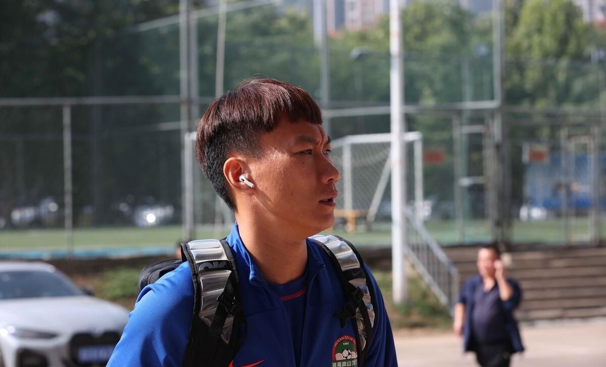 河南队6年老臣离队,126次出场4粒进球是老将留给中原的全部记忆_柯钊