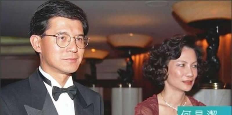 霍啟剛繼父羅康瑞:拋棄髮妻娶50歲港姐,百億財產親兒