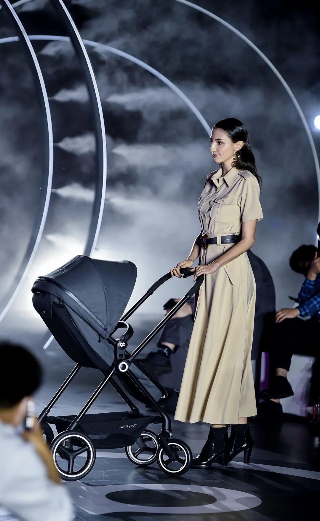 未来之美颠覆想象的母婴大秀极致璀璨极尽震撼