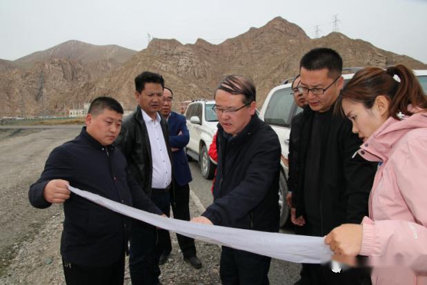 省生态环境厅水务处处长李旭东一行 赴我县实地调研都兰河流域天然