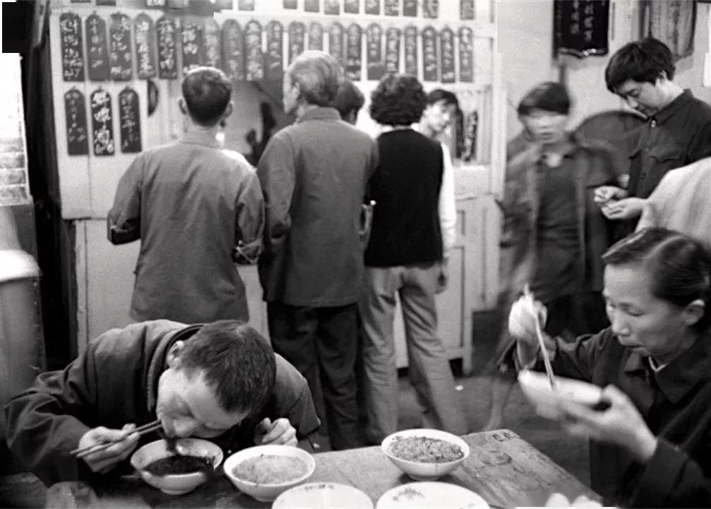 品鉴国营饭店老照片重现70年代人下馆子记忆