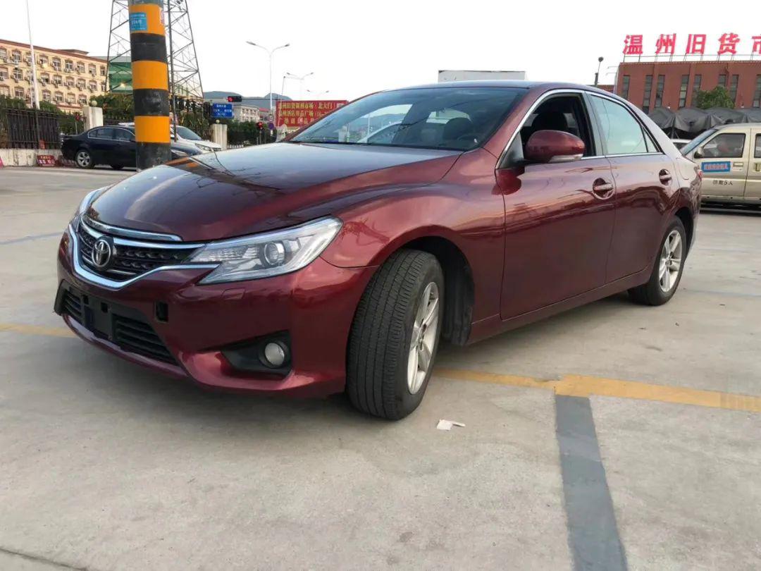 2014年丰田锐志25自动版极品车况