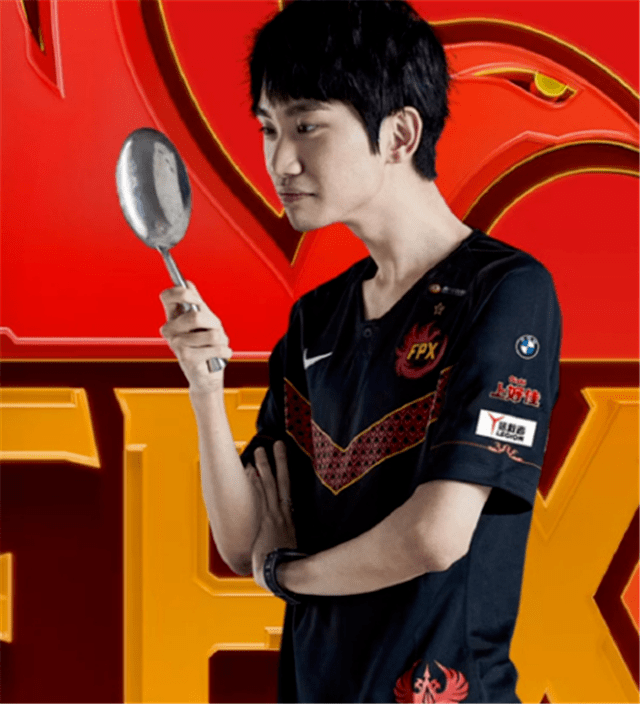 doinb的投降金咕咕的颜值经常被调侃,年轻的时候他长